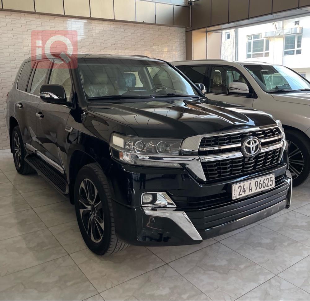 تۆیۆتا لاند کروزەر